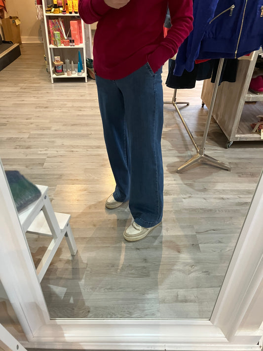 Numph Nuamber shorter jeans in medium blue denim