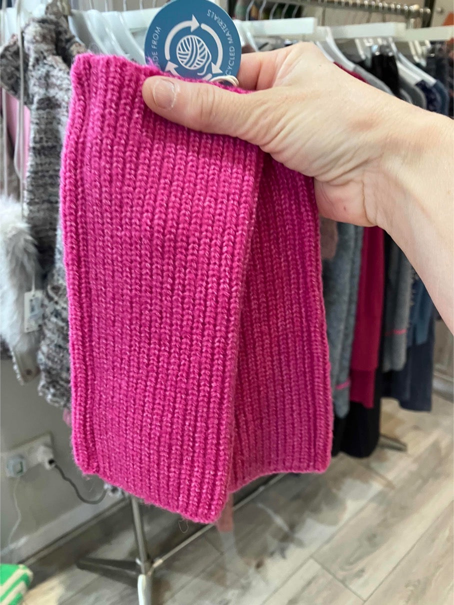 POM Bright pink wrist warmers in recycled material