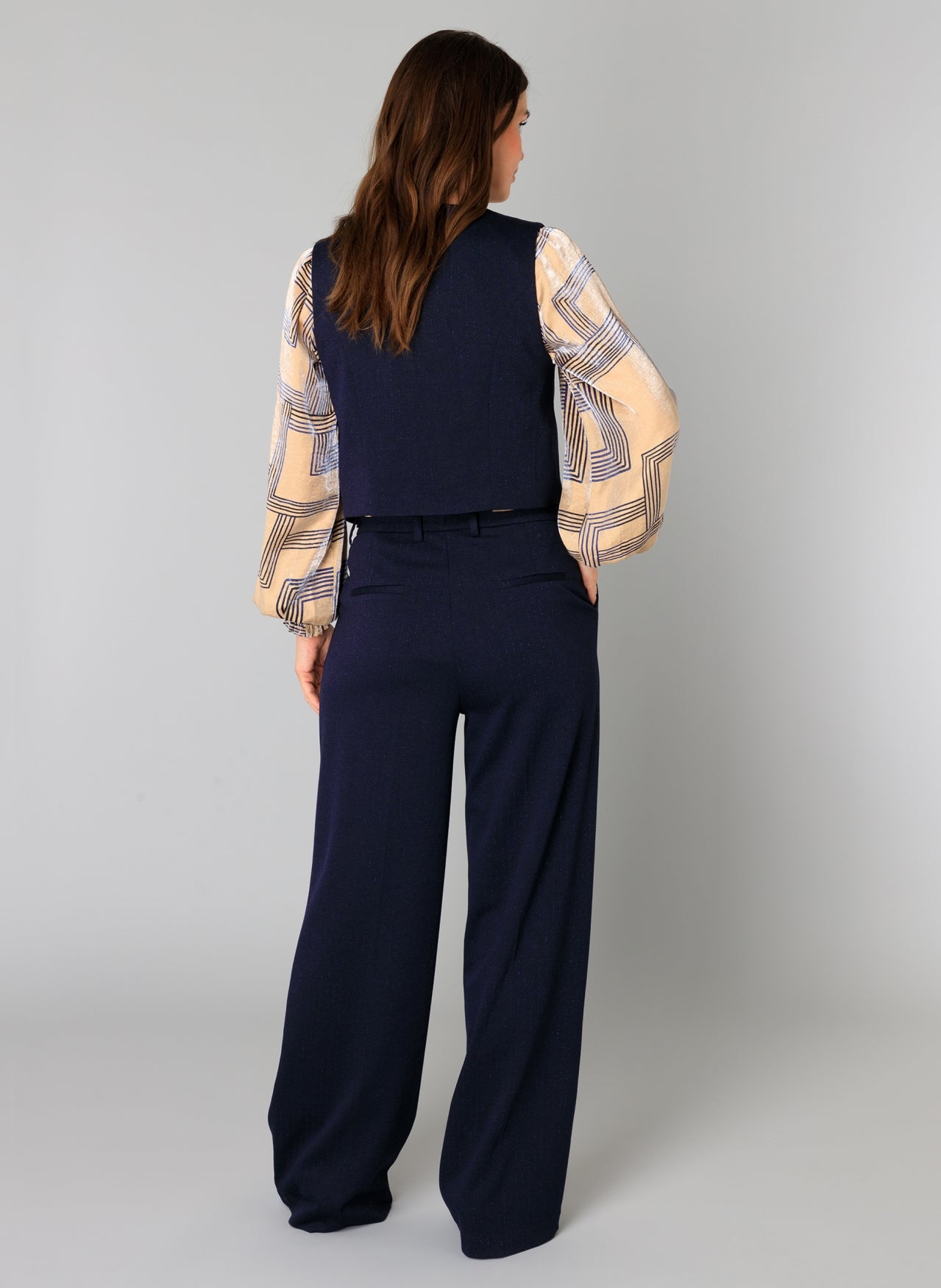 Yest Babette vest in dark navy with tie close