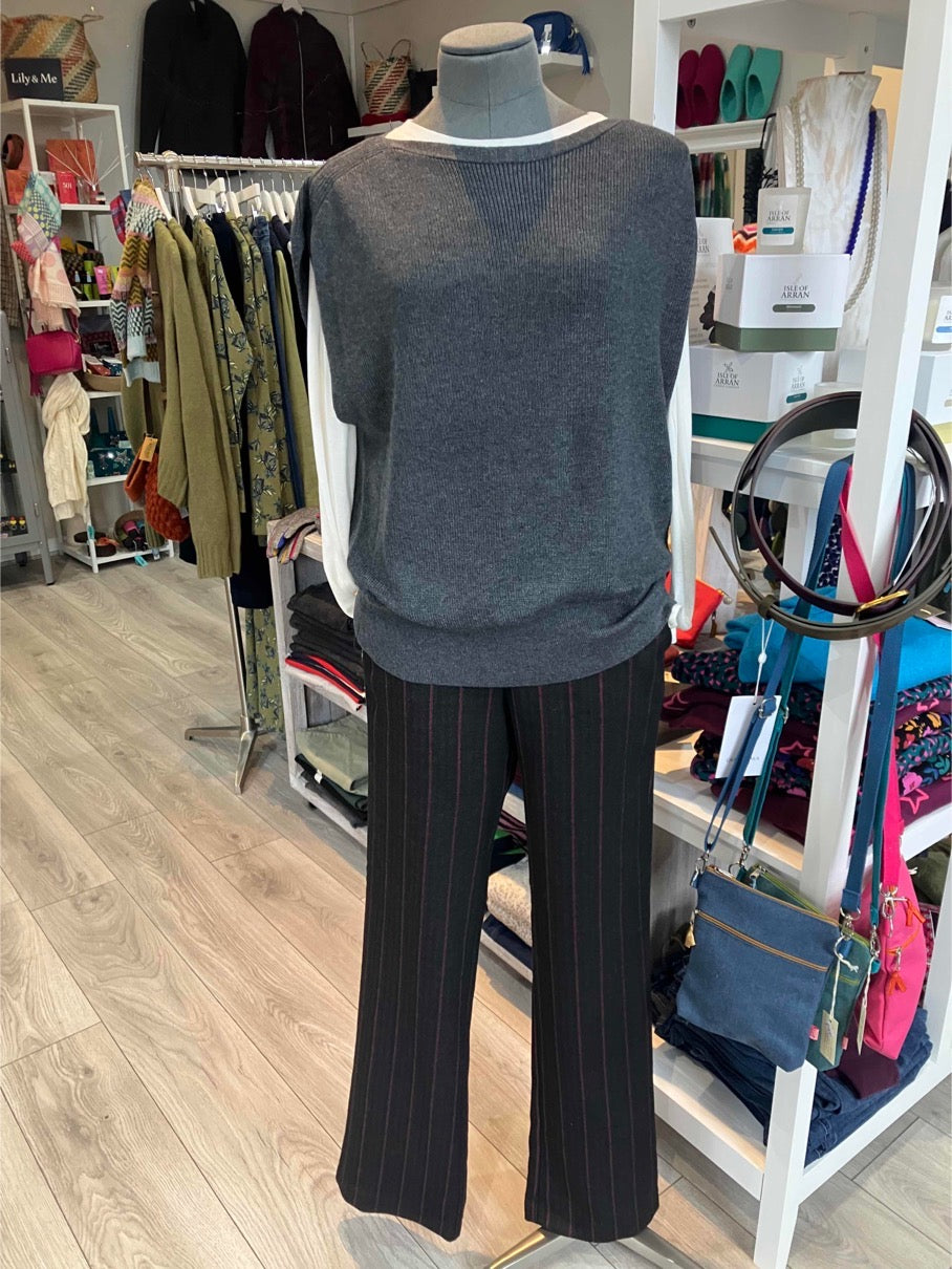 Paz Torras brown trouser with herringbone pink stripe