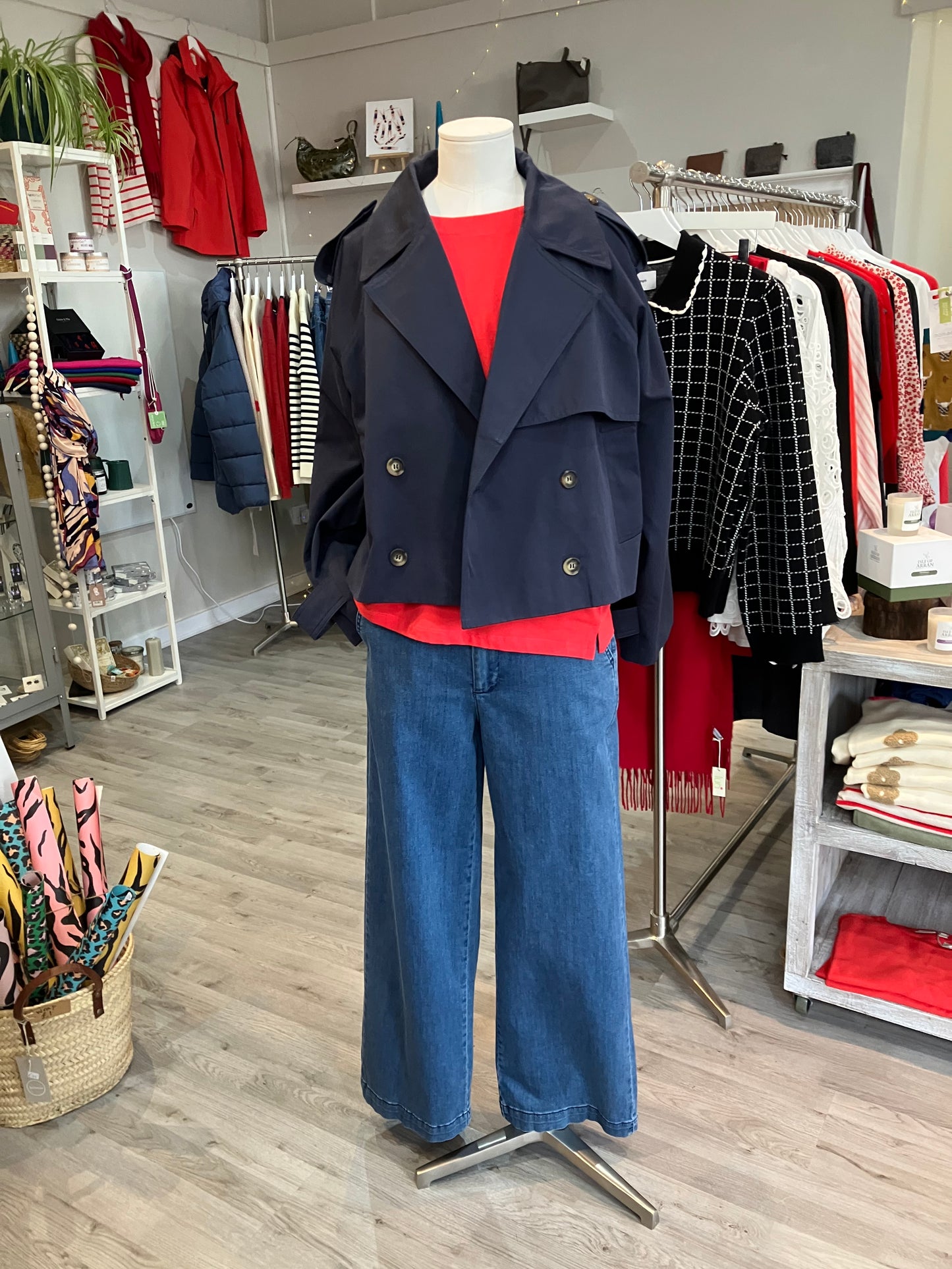 Numph Nuamber shorter jeans in medium blue denim