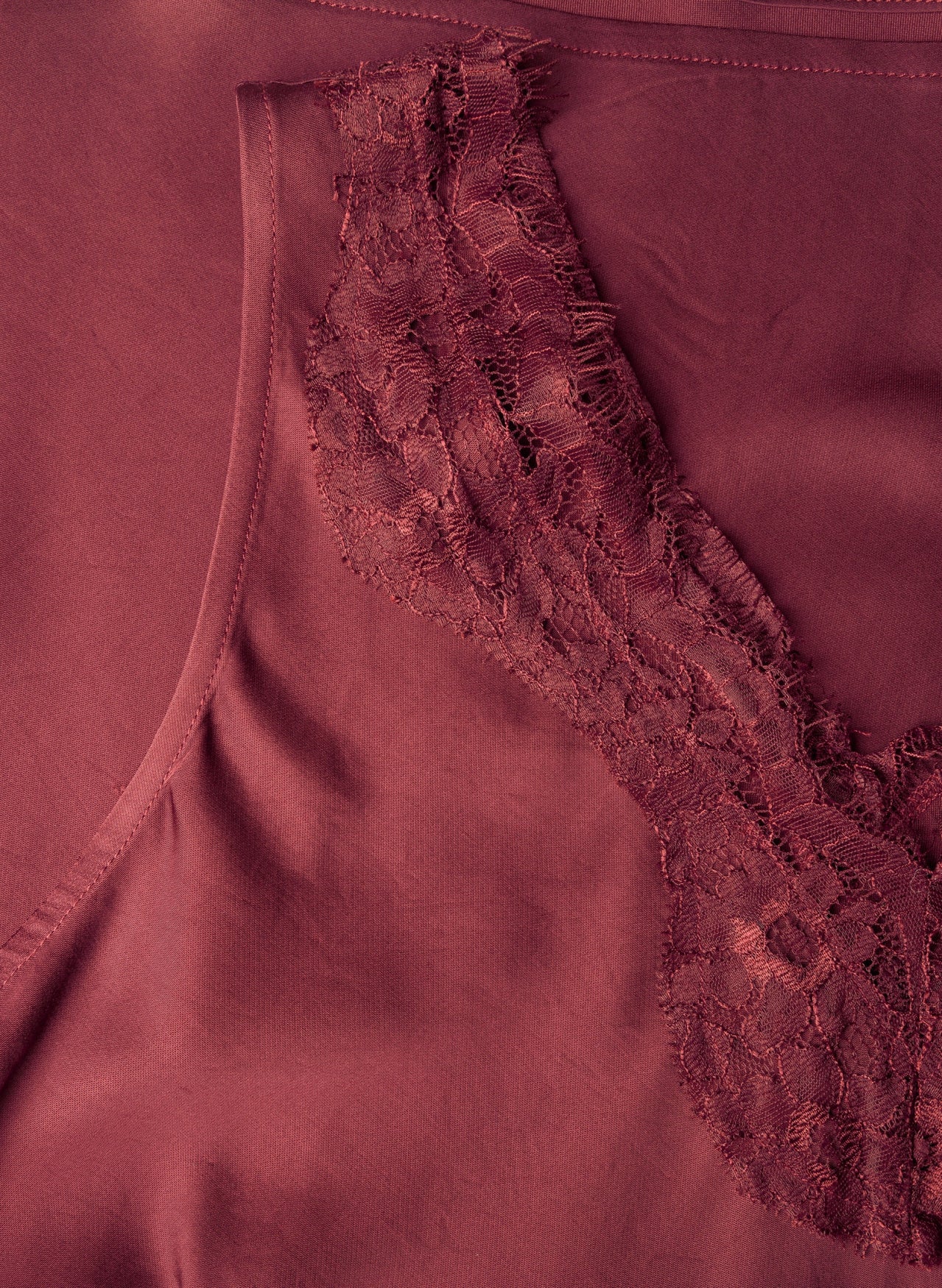 Yest Chiara viscose lace top in wine