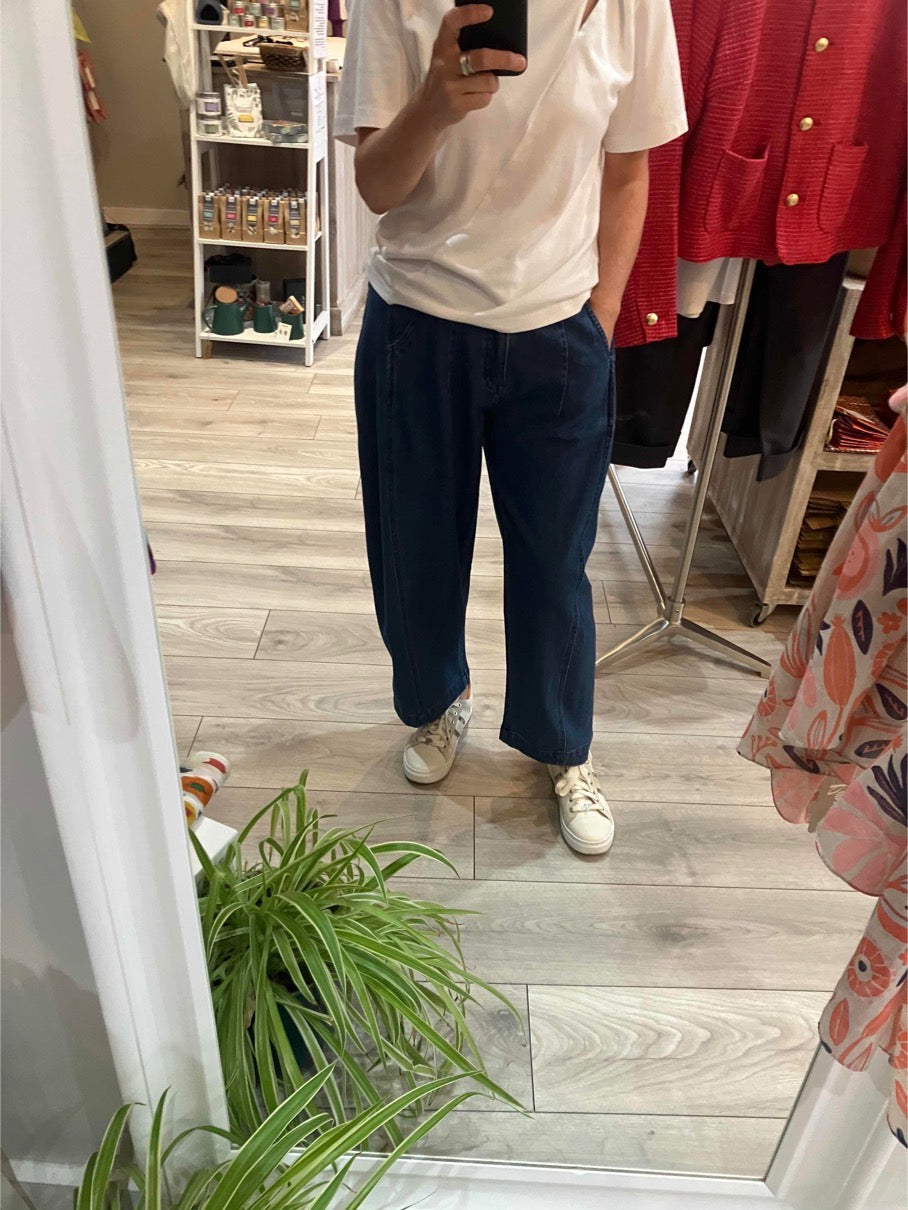 Lily & Me Charlie barrel leg jeans in blue