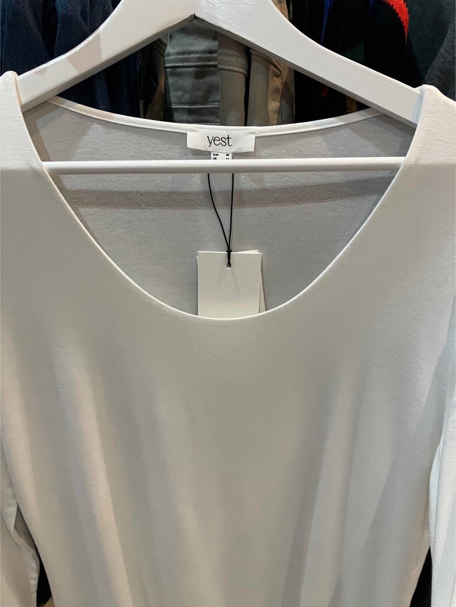 Yest Borghild long sleeved, white top