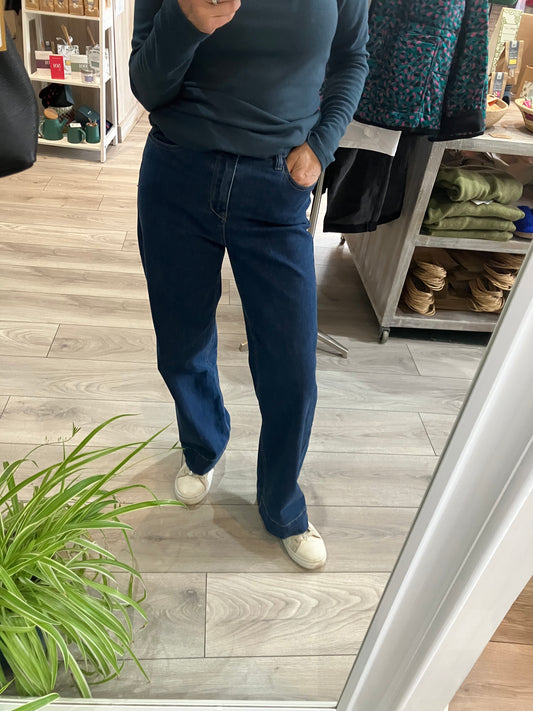 Red Button Conny dark stone in 28" length