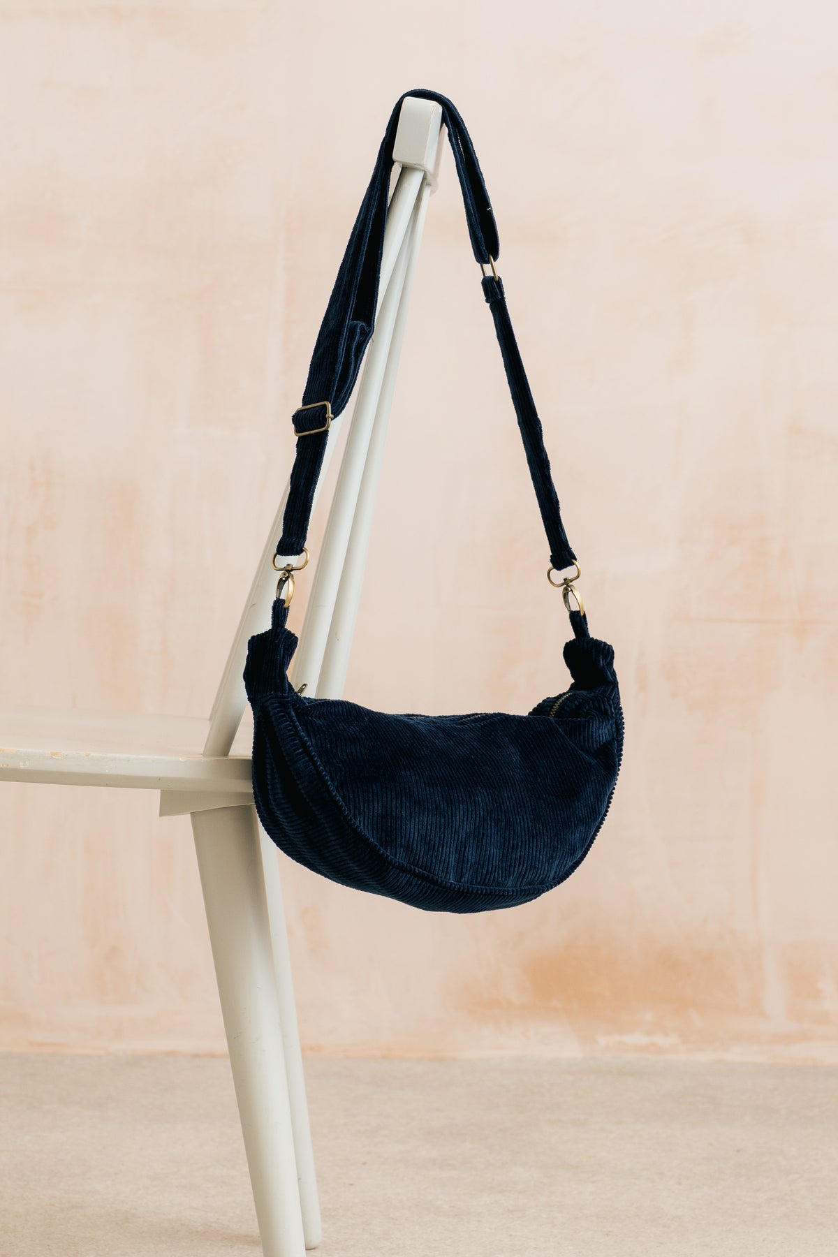 Lily & Me Crossbody jumbo cord bag in navy