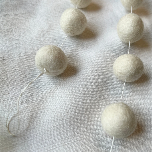 Aura Que Tarulata boho eco felt pom pom garland 200cm