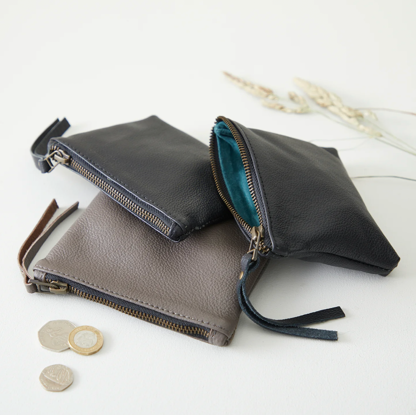 Aura Que leather contrast lining purse
