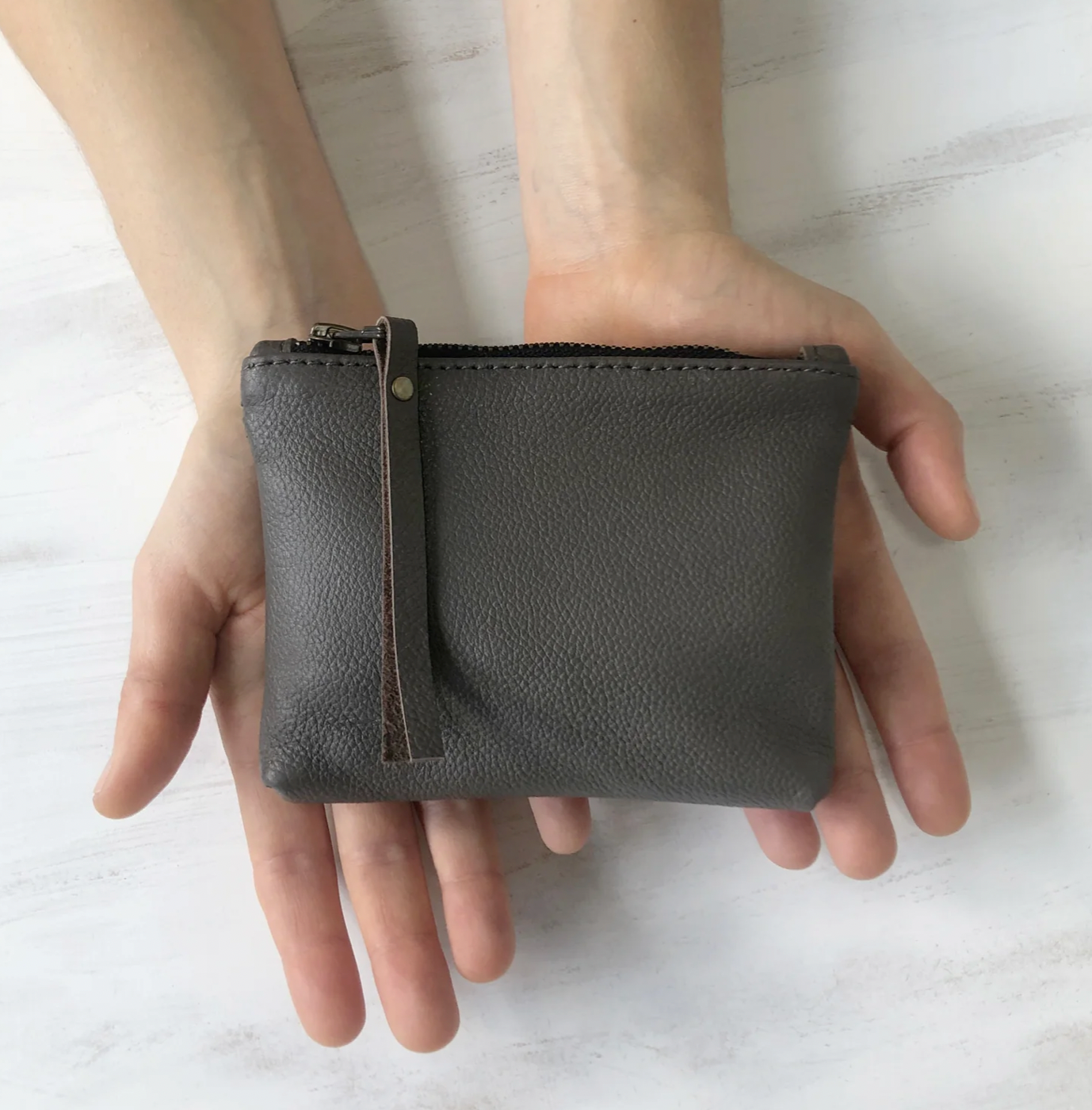 Aura Que leather contrast lining purse