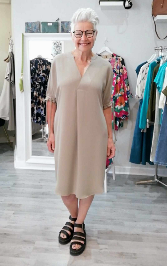 Yaya dress with v neck, mid length sleeves and pleated detail in army green