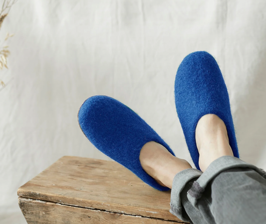 Aura Que Mita slippers in Moroccan blue