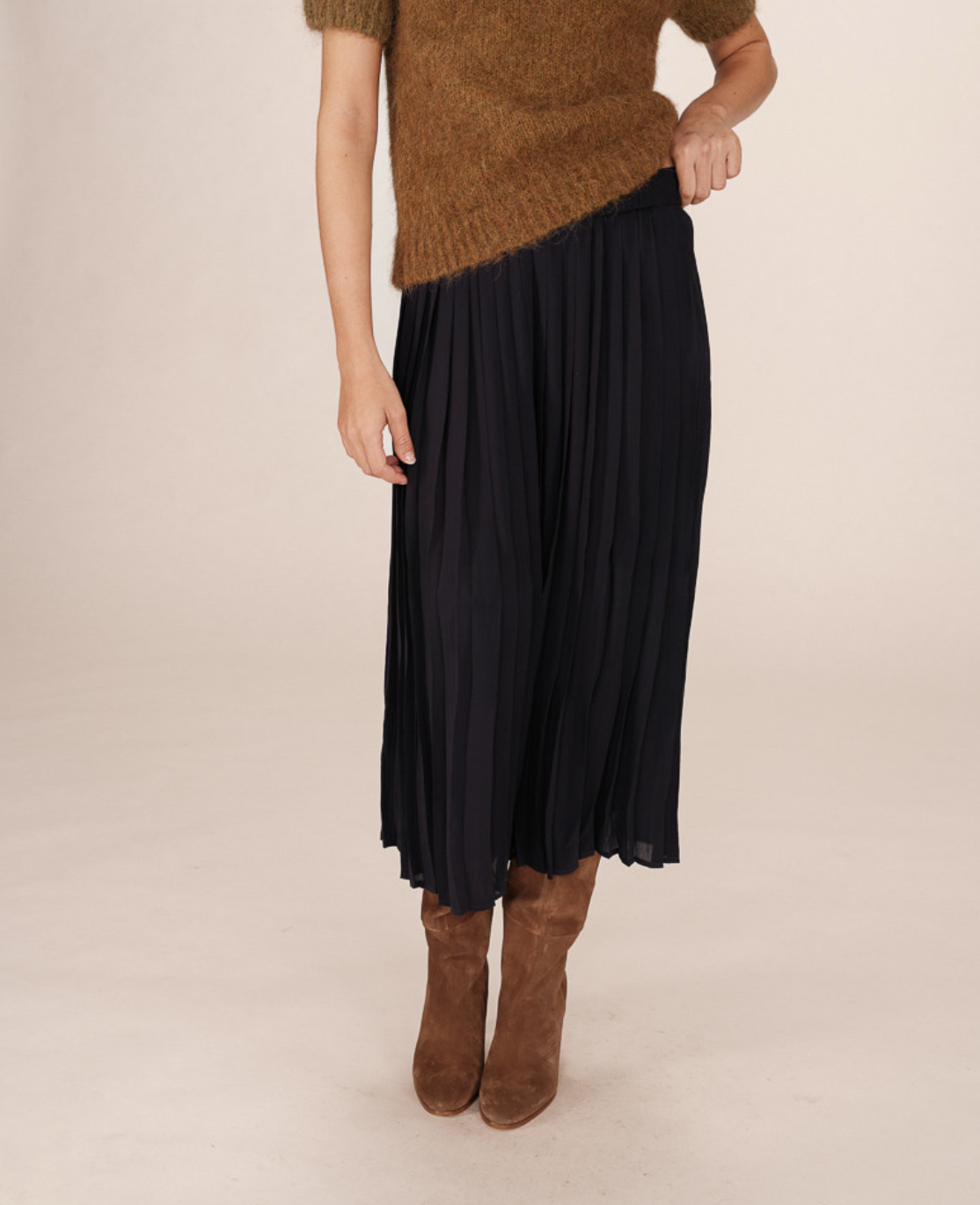 Grace & Mila Plisse pleated skirt in marine blue