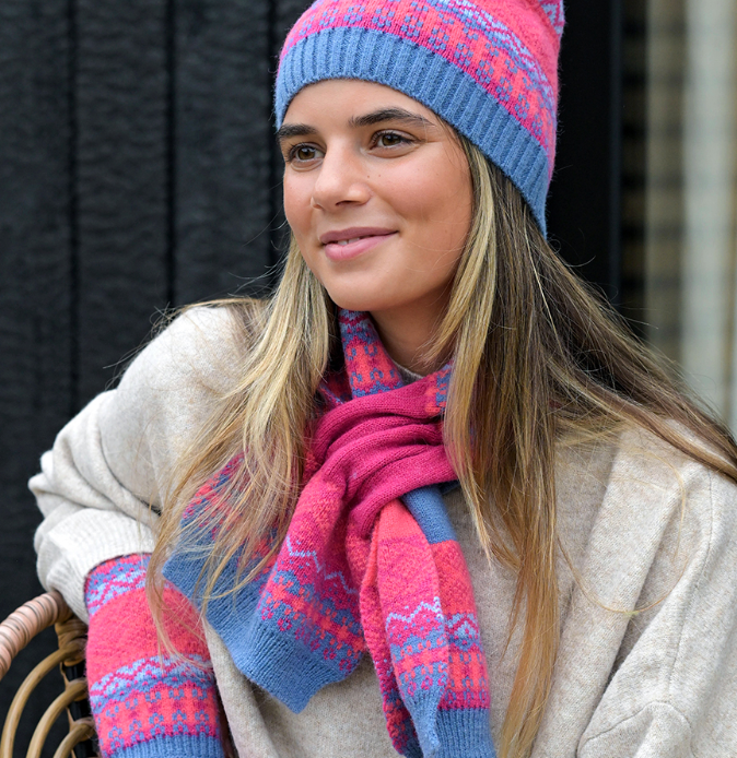 POM Red & Pink pull through scandi scarf