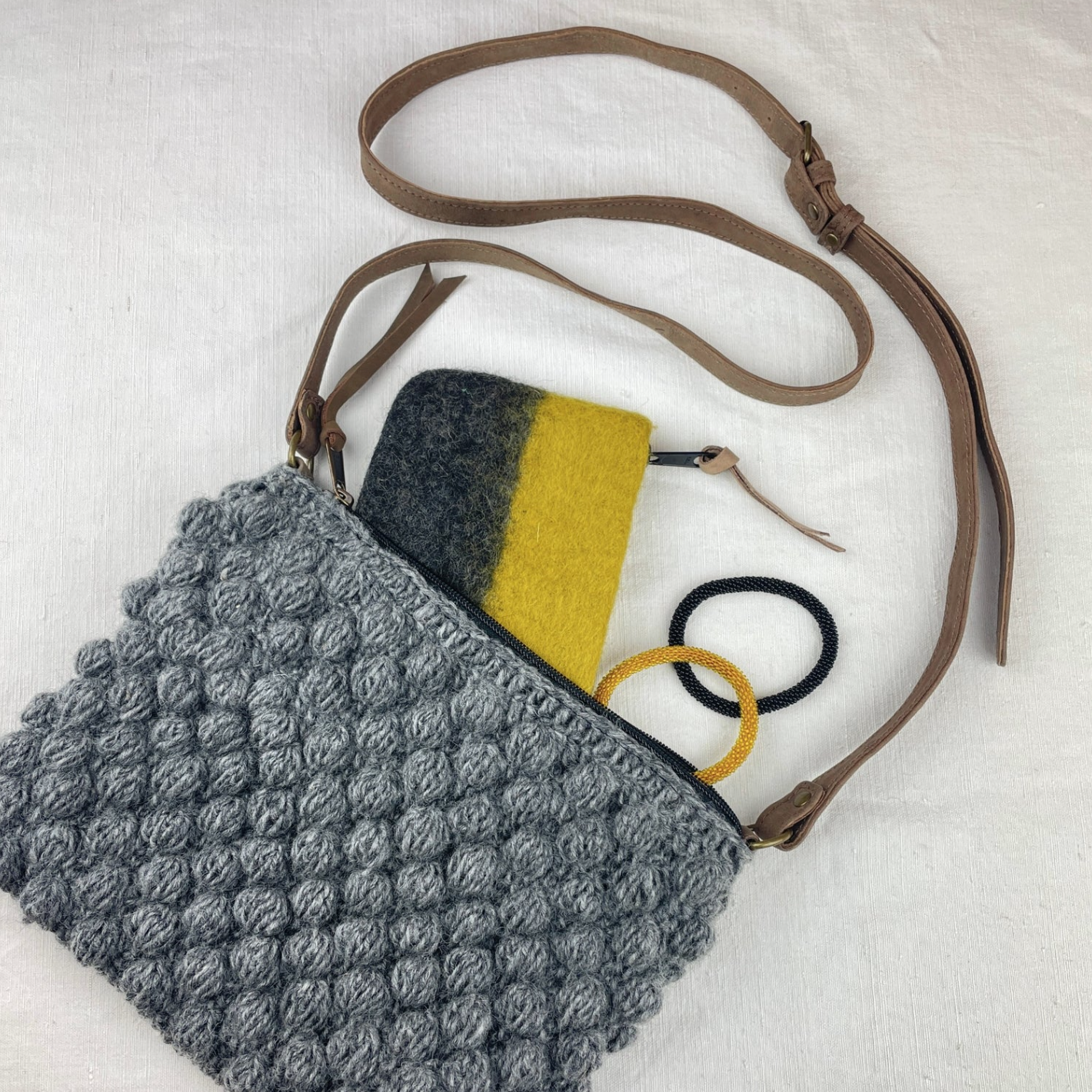 Aura Que Suman cross body bobble bag