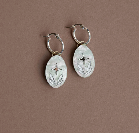 Pepper You Celestial Oval Seaweed hoop earrings in pearly mint
