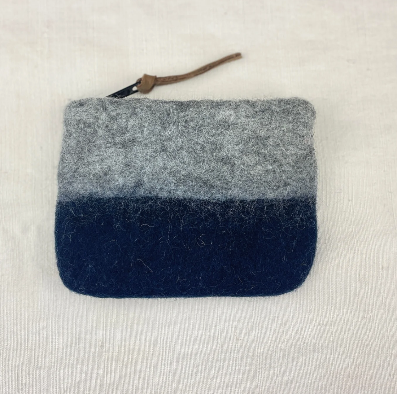 Aura Que Lila felt two tone purse