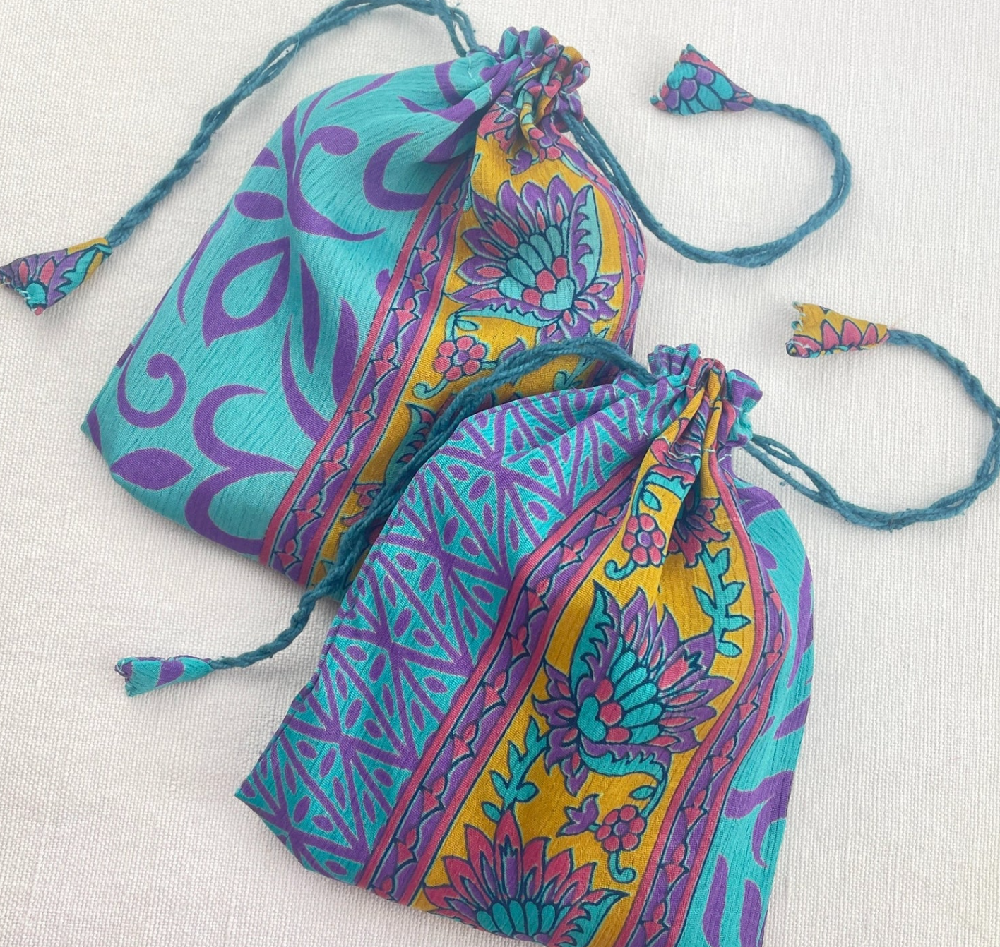 Aura Que Nirmala lavender bag