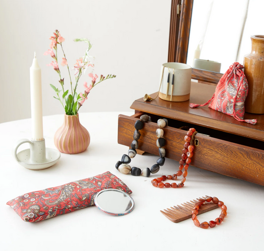 Aura Que Nirmala lavender bag