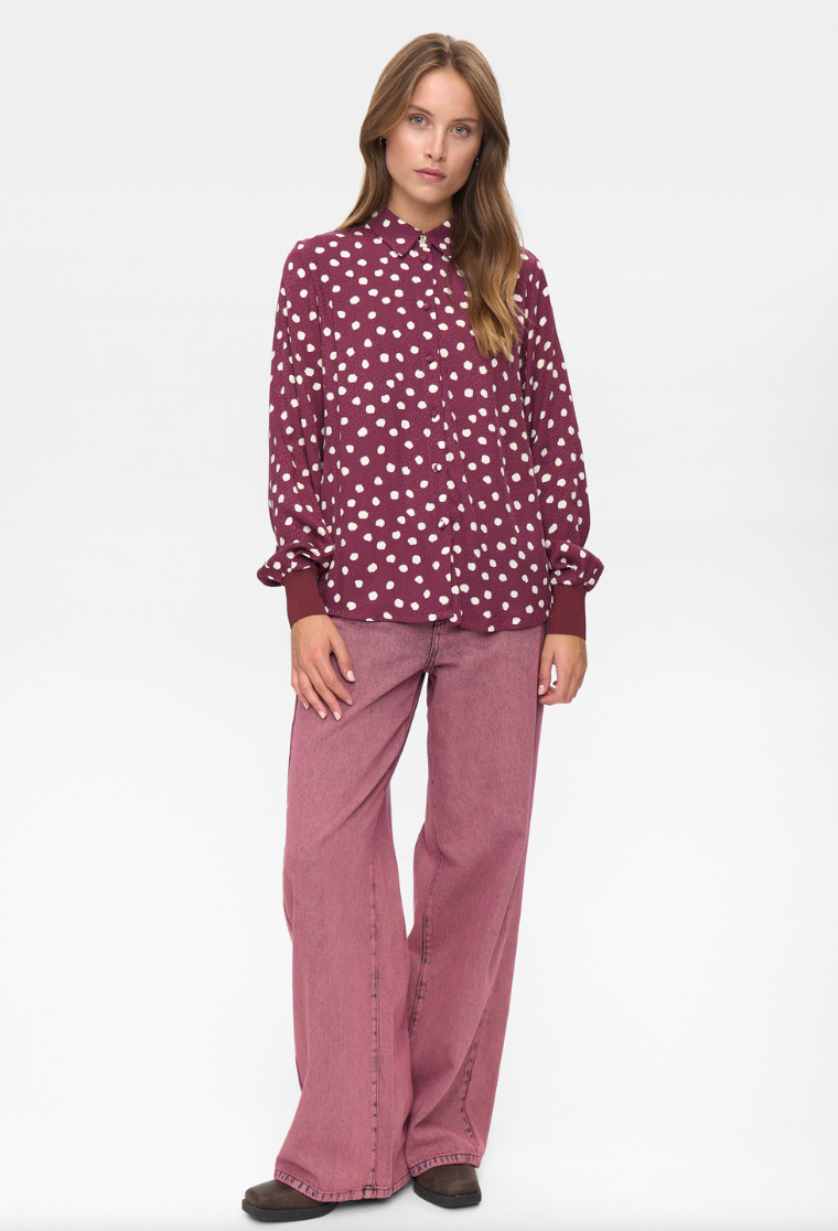 Numph Nulivy shirt in winetasting with contrast spot