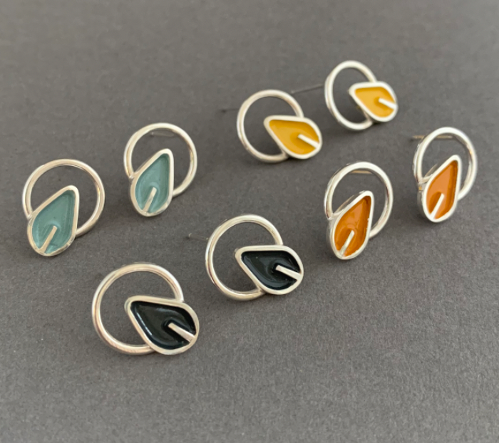 Emma Leonard tiny circle stud earrings