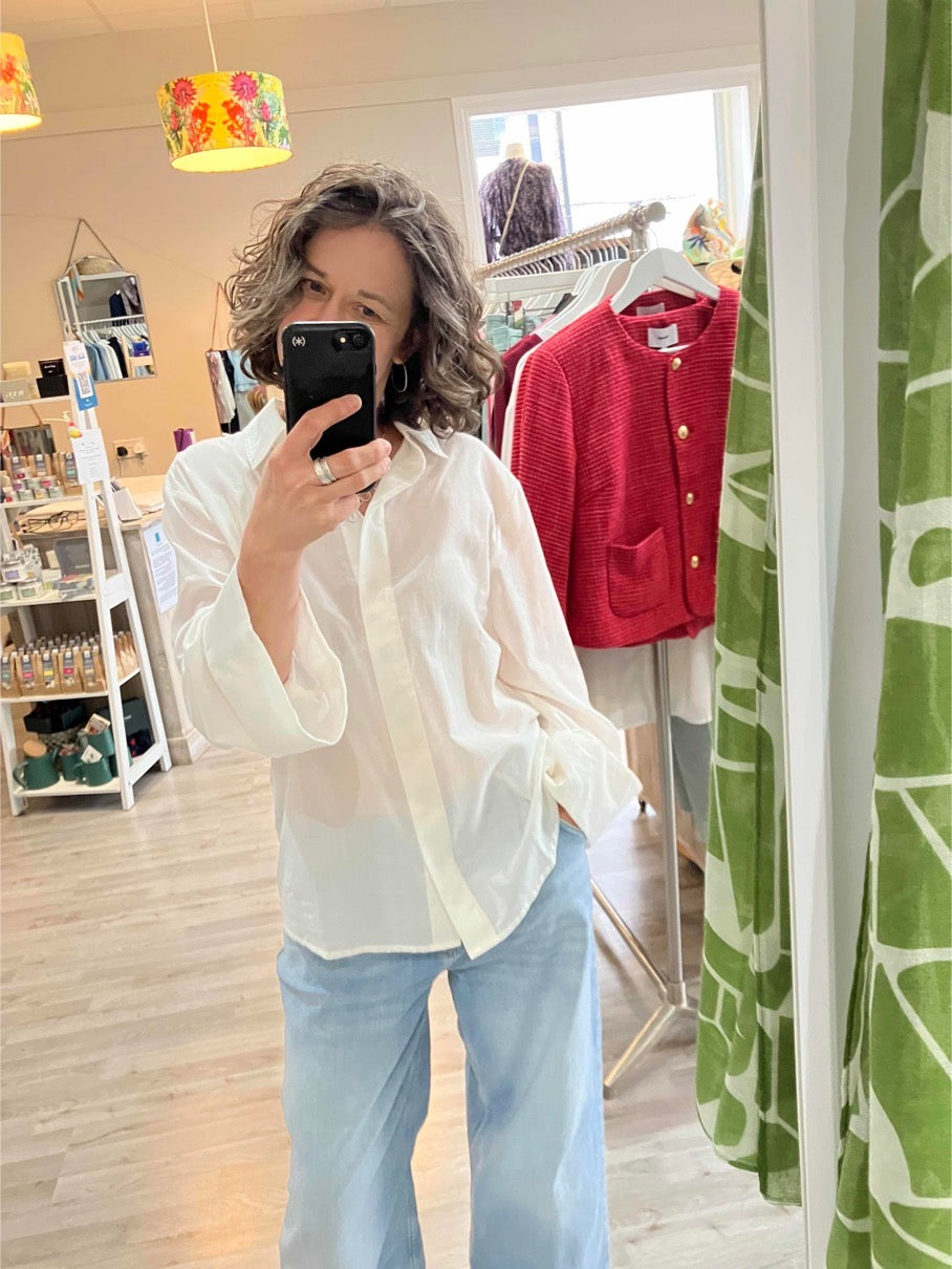 Yaya boyfriend blouse with buttons on back in off white