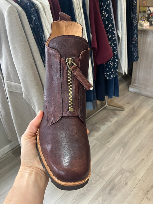 Adesso Dayo conker boots
