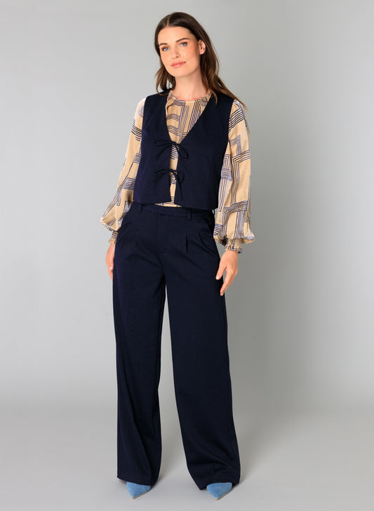Yest Babette vest in dark navy with tie close