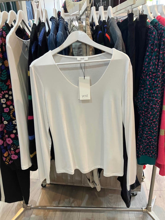 Yest Borghild long sleeved, white top