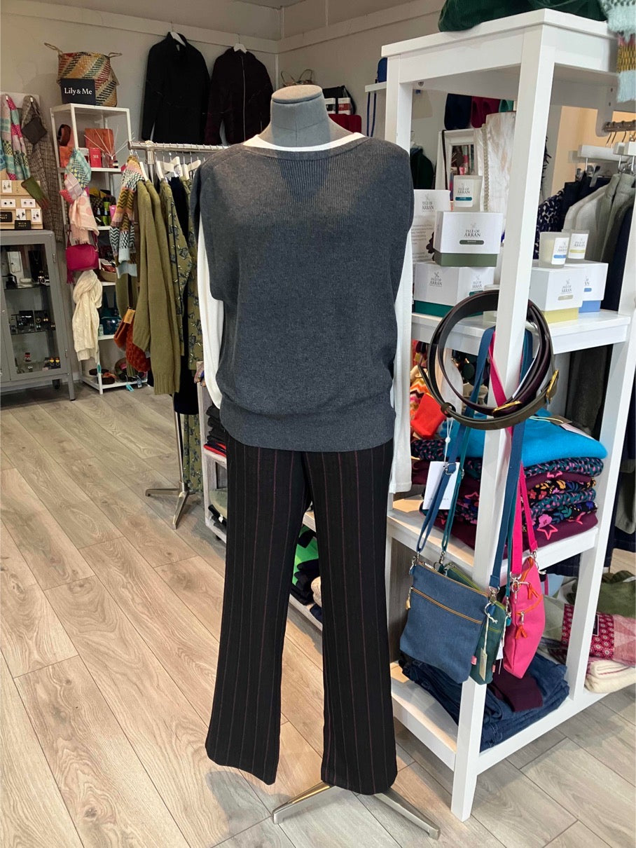 Paz Torras brown trouser with herringbone pink stripe