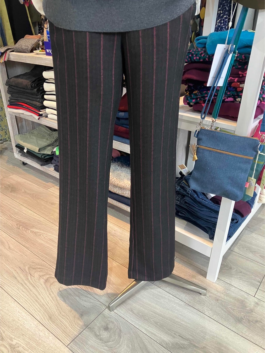 Paz Torras brown trouser with herringbone pink stripe