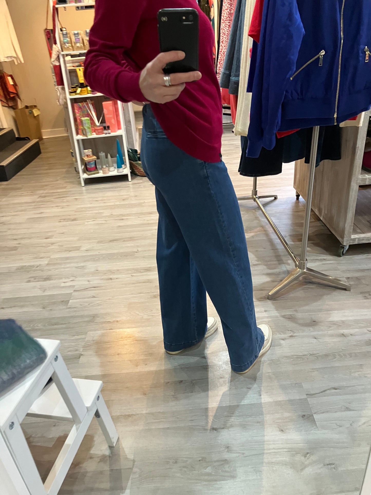 Numph Nuamber shorter jeans in medium blue denim