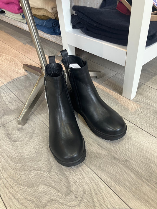 Adesso Naomi boots in liquorice