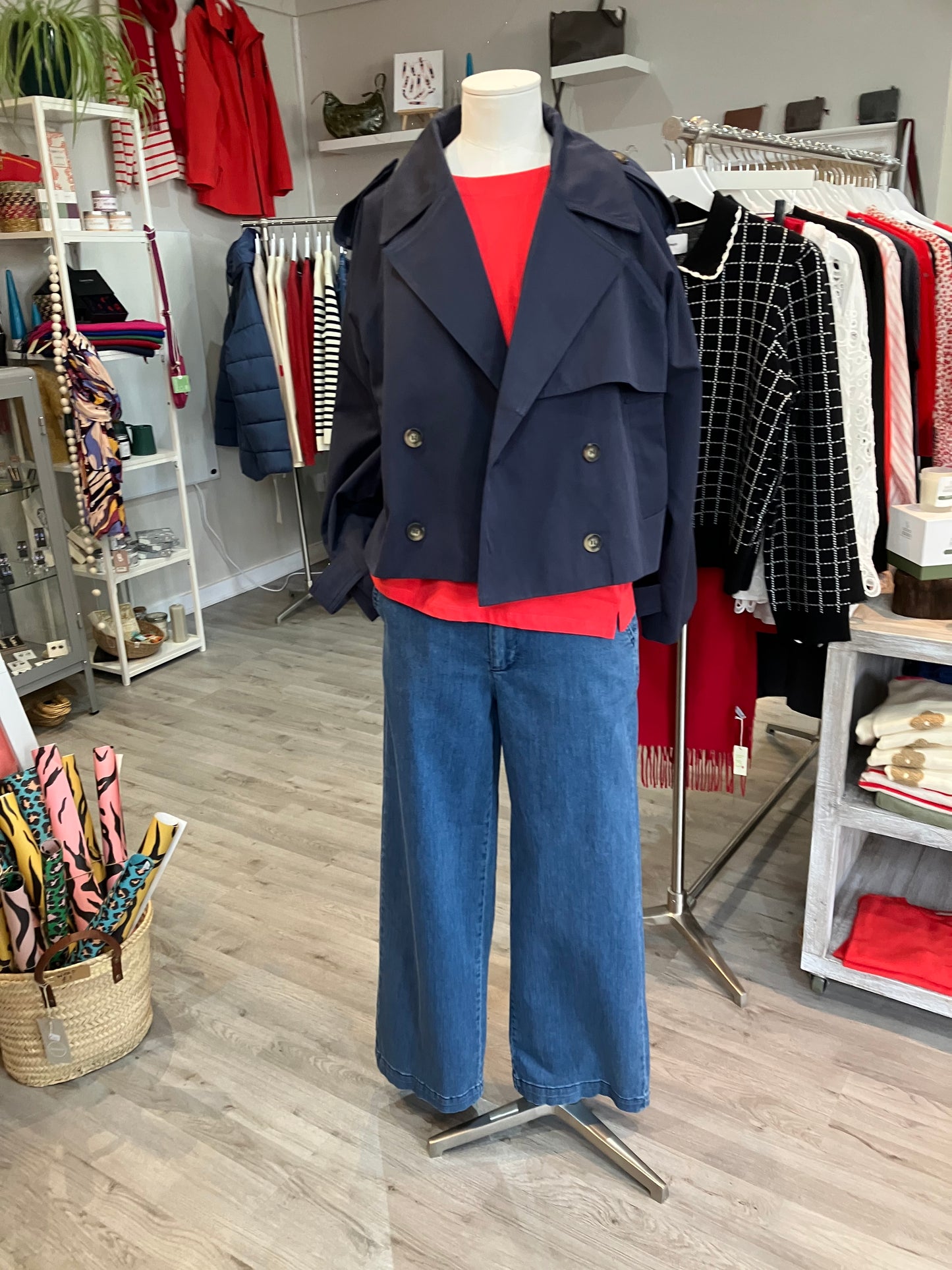 Numph Nuamber shorter jeans in medium blue denim