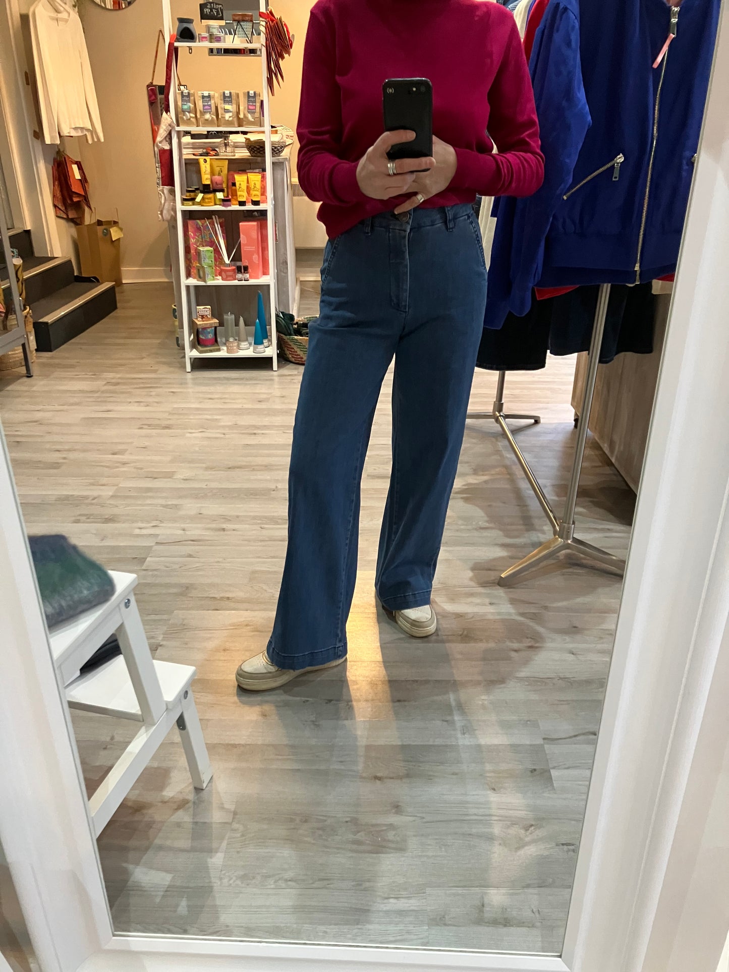 Numph Nuamber shorter jeans in medium blue denim