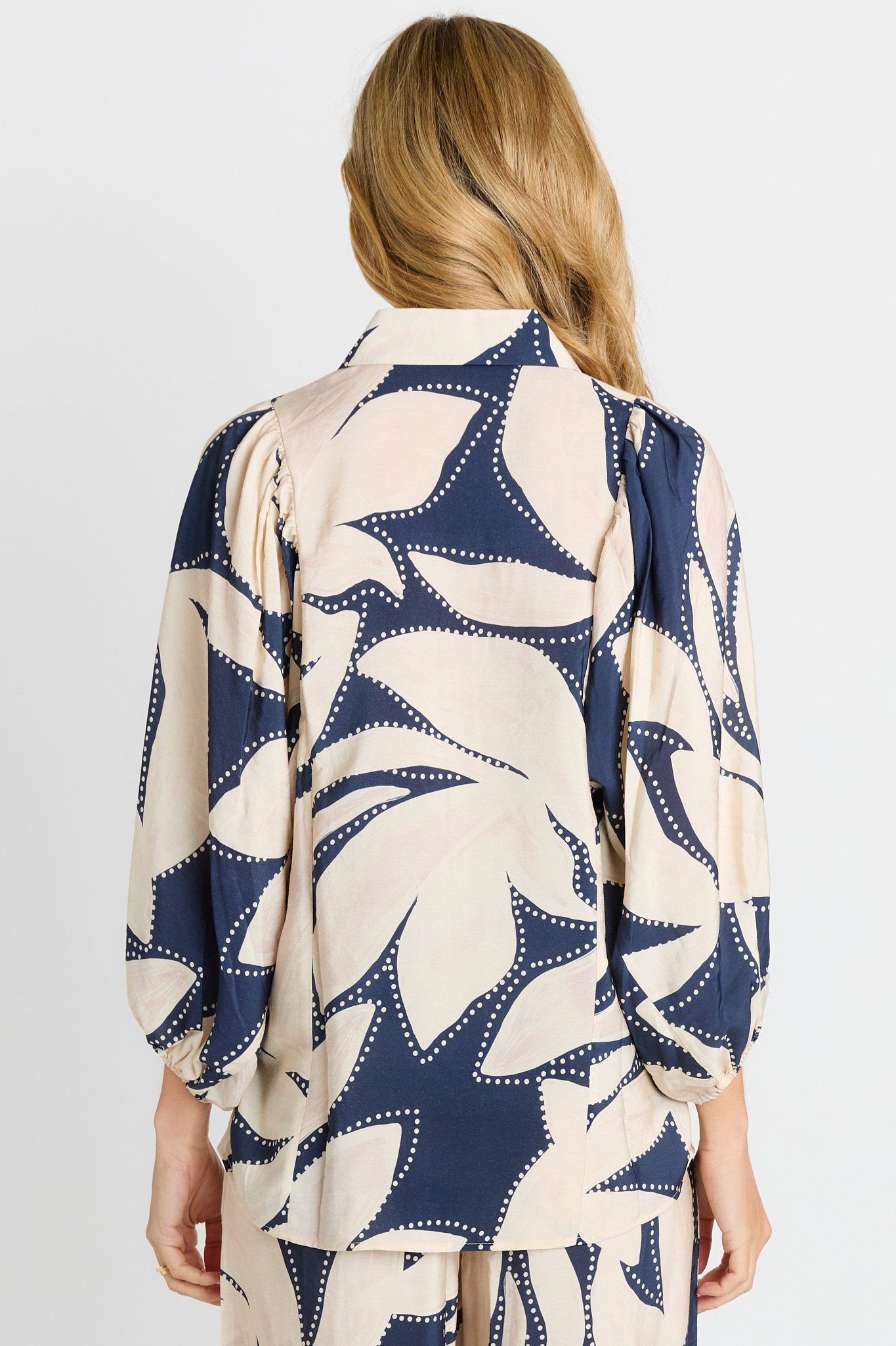 Betty Basics Nova shirt in navy floral - [shop_name Strathaven] [womens clothing]