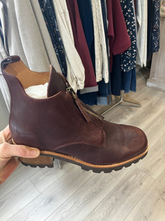 Adesso Dayo conker boots