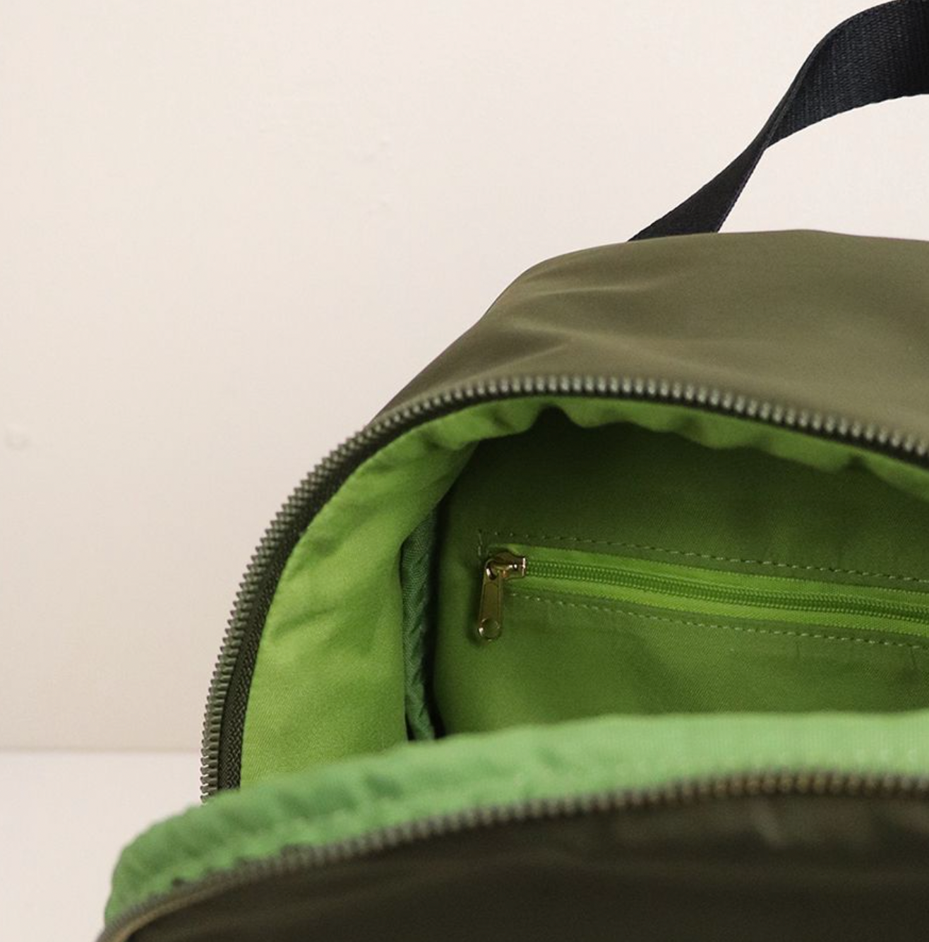 Dark olive recycled polyester rucksack with pea green lining