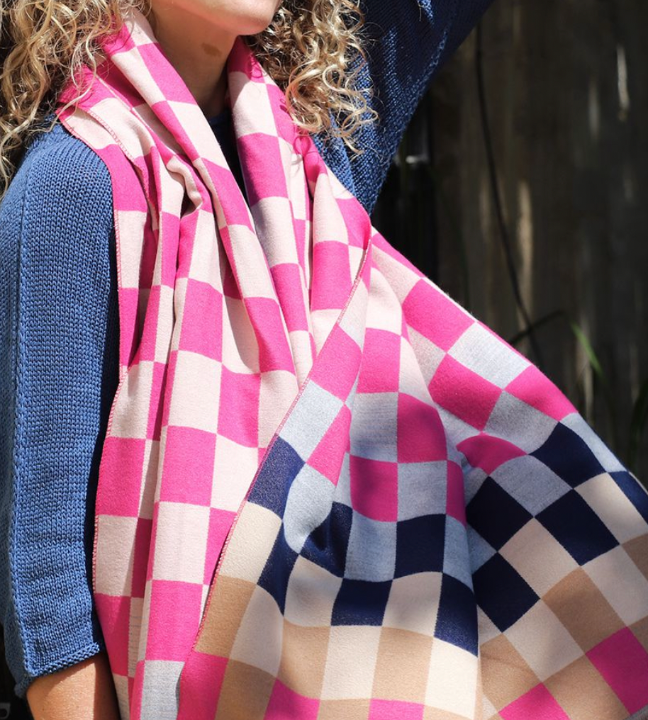 Viscose checkboard scarf in pink and navy