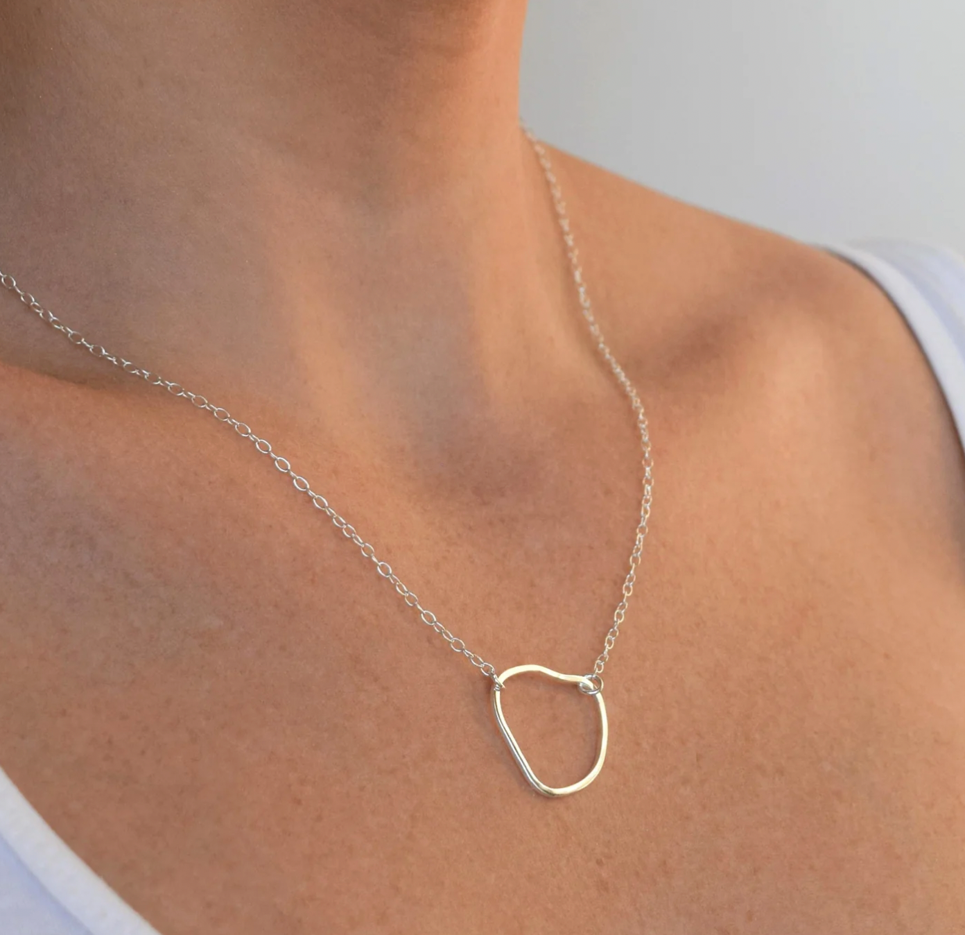 Muka organic shape, silver necklace