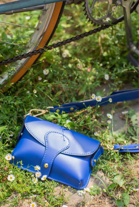 Leather leather handbag in cobalt blue