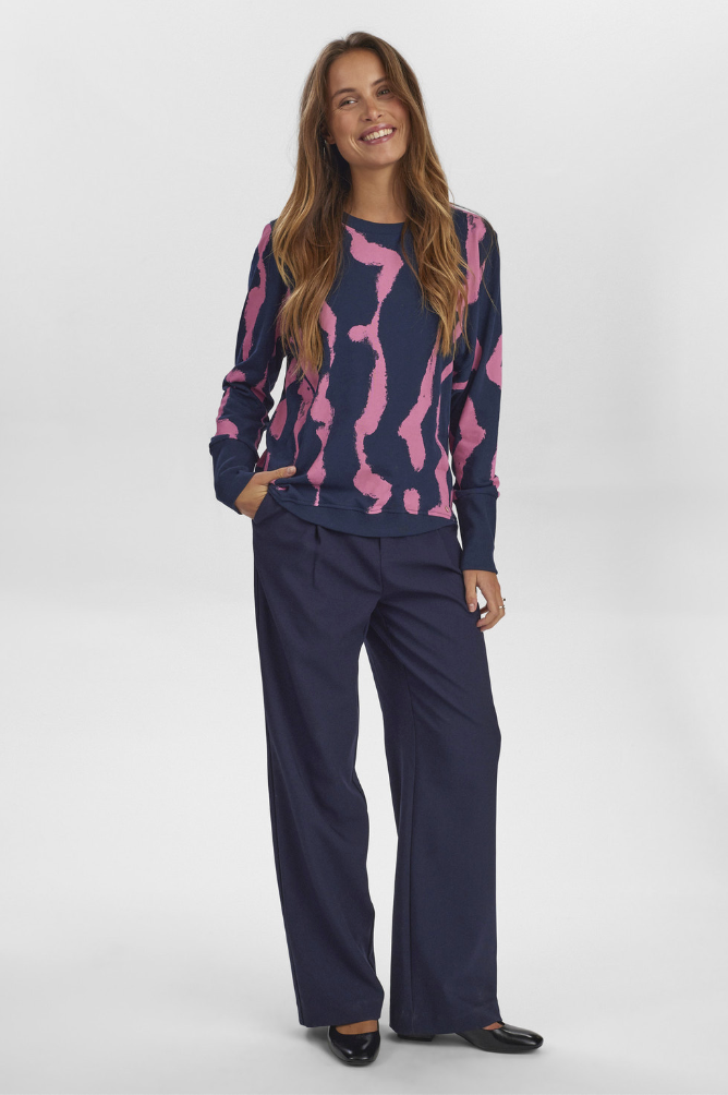 Numph Nunikola strokes sweat in pink carnation