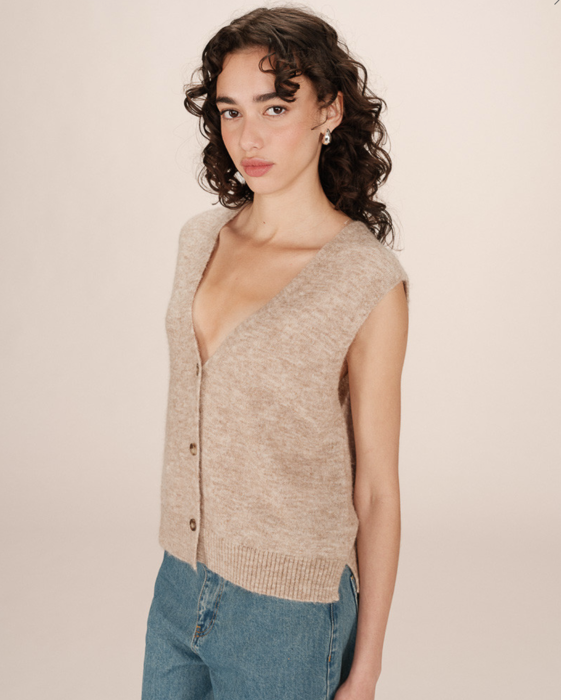 Grace & Mila Santa vest knit in light taupe
