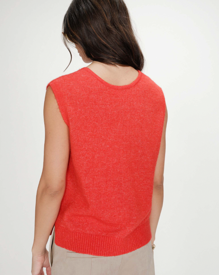 Grace & Mila Nars sleeveless wool cardigan in sanguine red