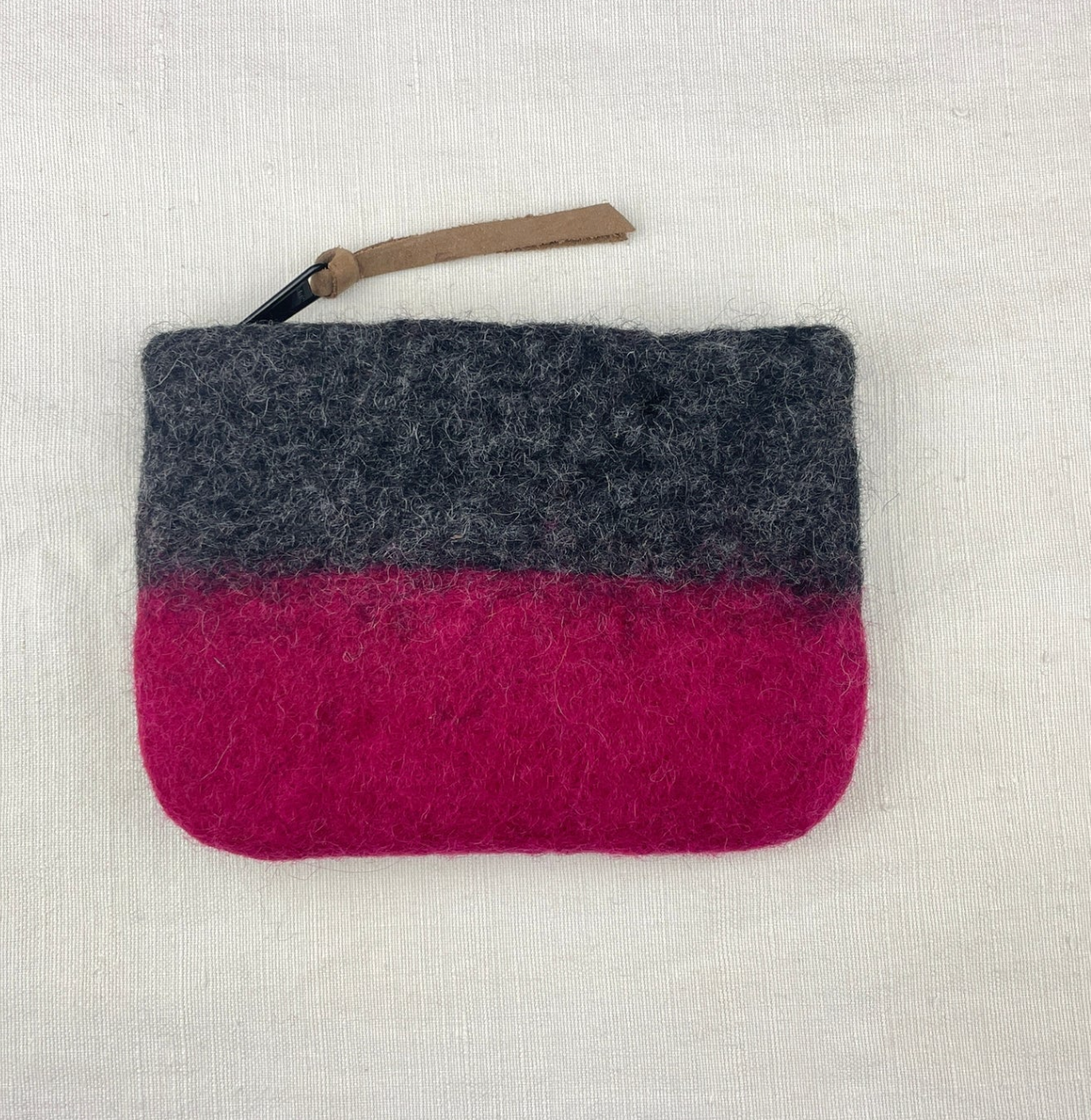 Aura Que Lila felt two tone purse