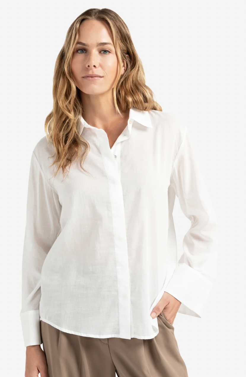 Yaya boyfriend blouse with buttons on back in off white