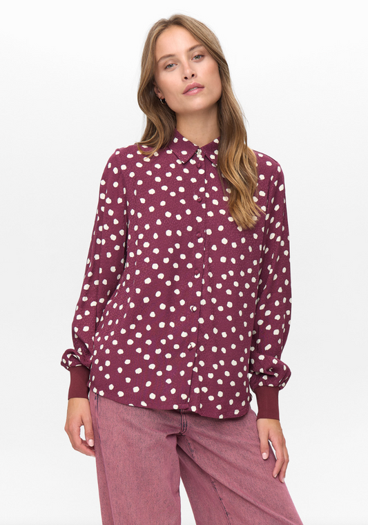 Numph Nulivy shirt in winetasting with contrast spot