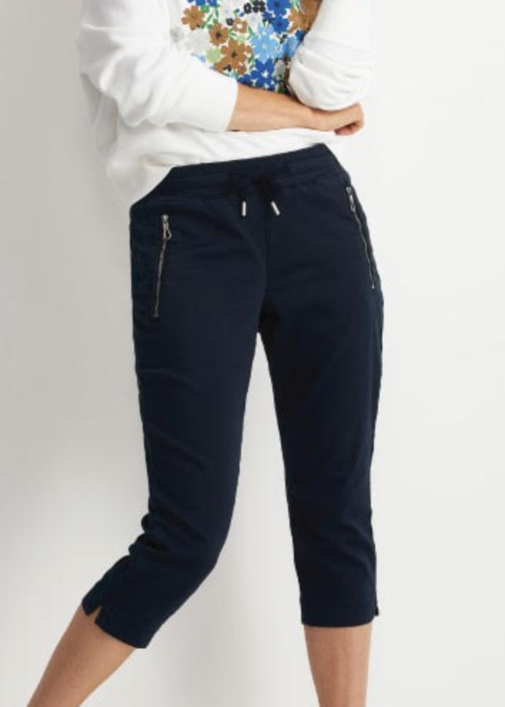 Red Button Capri pants in navy