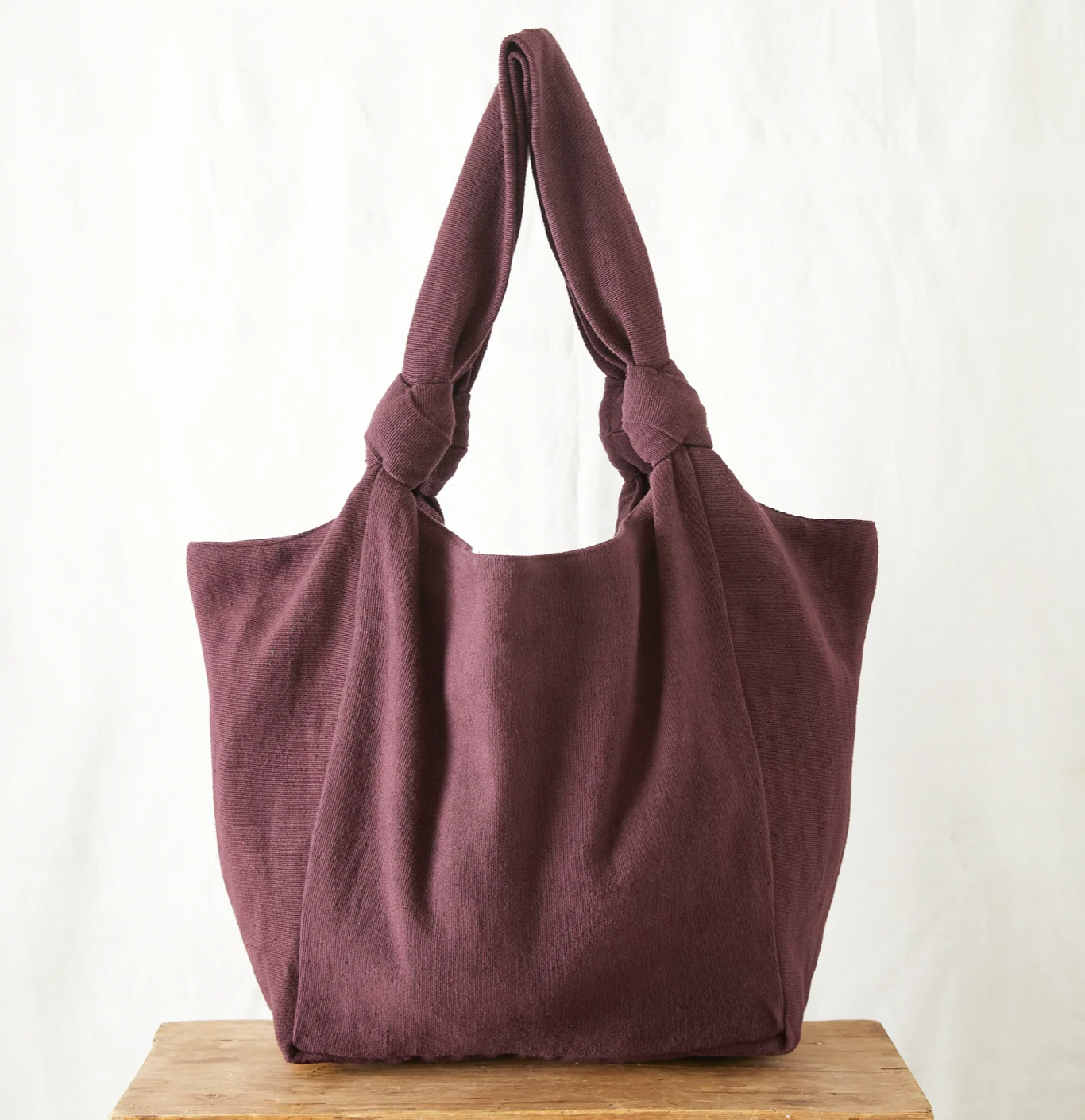 Aura Que Jogi  vegan bag in plum - vegan friendly - leafy green