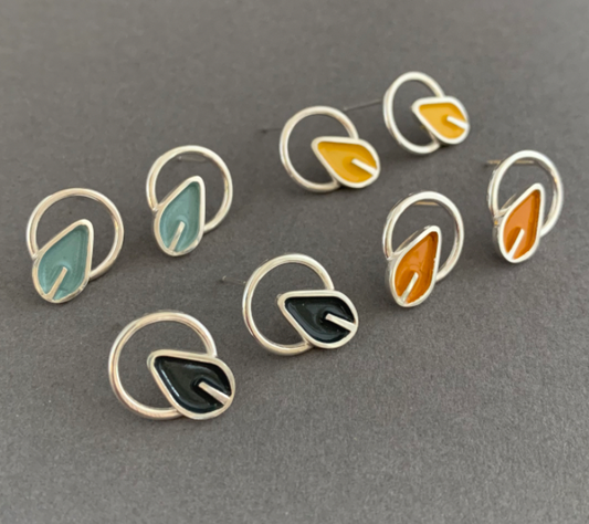 Emma Leonard tiny circle stud earrings